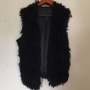 Black faux fur vest size large